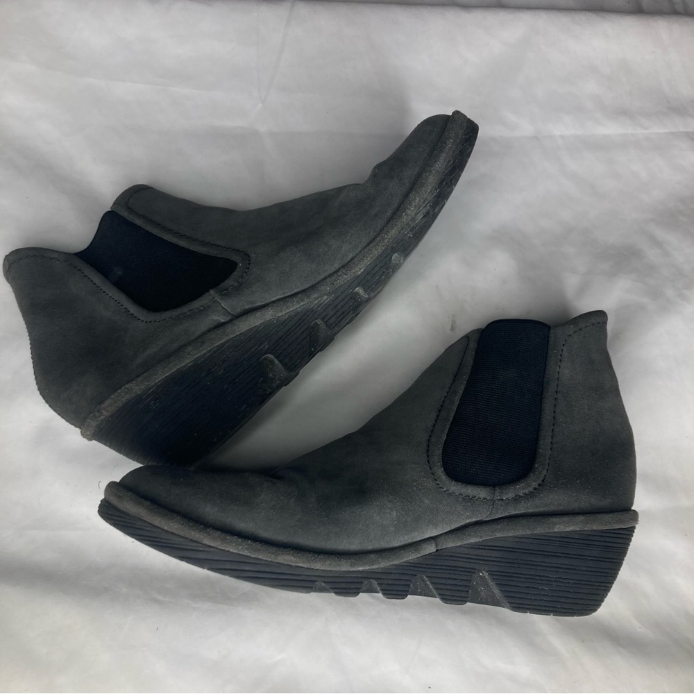 Fly London Chelsea boot